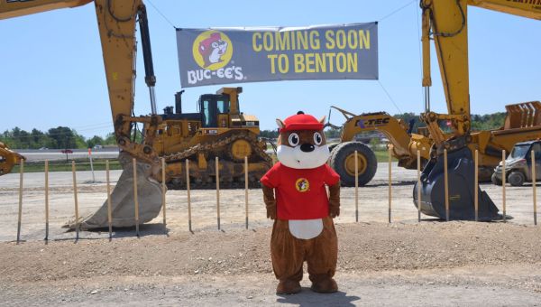Buc-ee the Beaver in front of future Benton, Arkansas Buc-ee's site
